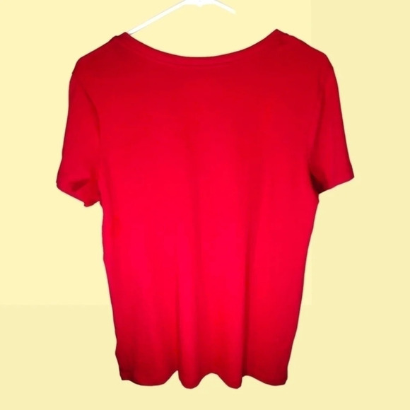 NWT- Time And Tru Red Vee Neck Shirt. Size M. C90​​ - Picture 2 of 6